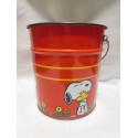 Bonita papelera de Snoopy antigua. Metálica con asa.