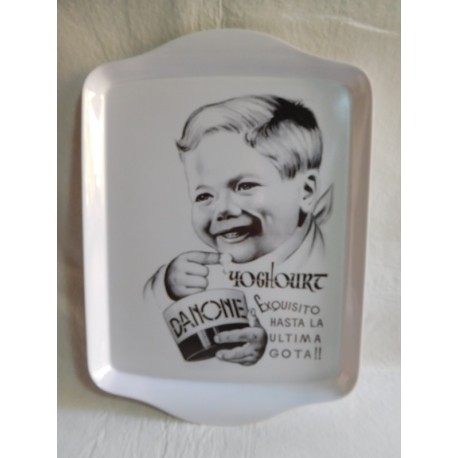 Bonita bandeja en blanco con publicidad yogures Danone.  Vintage. Nueva nunca usada.