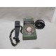 Teléfono inglés retro años 60.  En verde militar.