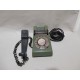 Teléfono inglés retro años 60.  En verde militar.