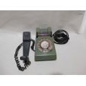 Teléfono inglés retro años 60.  En verde militar.