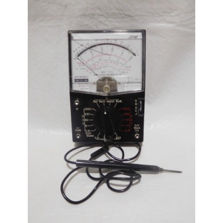 Antiguo multitester polimetro voltimetro . Años 50 en baquelita.  Fabricado en Japón sanwa u50-dn