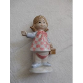 Figura de porcelana de niña de Mirete. Murcia.