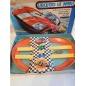 Pista circuito Le Mans con los coches pulga originales a resorte de Paya. Seat 600 en verde. Años 60