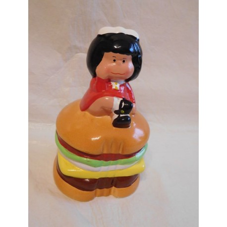 Hucha de Mafalda licencia Quino sentada en hamburguesa.