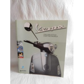 Libro sobre Vespa. VSTYLE FOR THE WORLD VESPA. PIAGGIO. En inglés. Ed. Giunti.