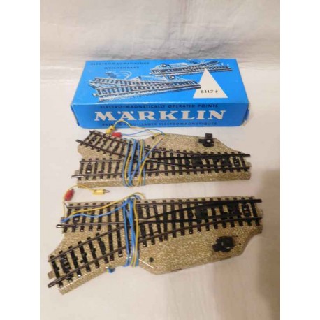 Caja con dos desvíos Marklin 5117. Perfectos.