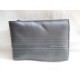 Neceser en gris metálico de Issey Miyake. Nuevo