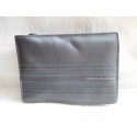 Neceser en gris metálico de Issey Miyake. Nuevo