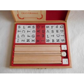 Juego Crucigrama Jose Liabres. A&ntilde;os 50. En caja madera y contenido en madera.