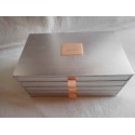 Caja muestrario con diferentes telas en diferentes materiales de diseñador Jean Paul Gaultier. Discovery Kit.