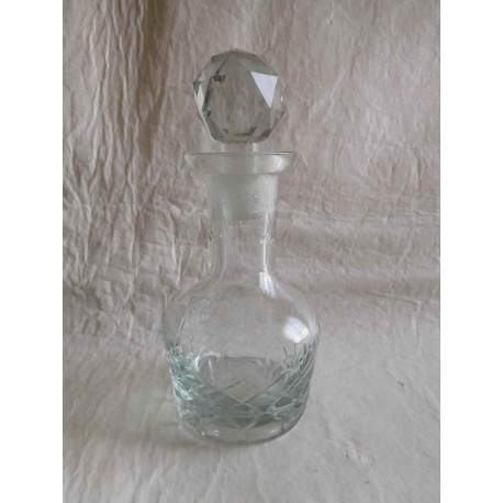 Botella perfumero o licorera en cristal de Bohemia. Con tapón en vidrio esmerilado.