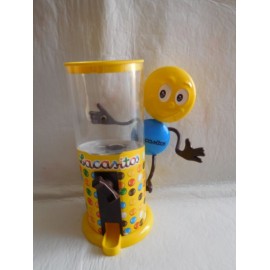 Muñeco promocional Lacasitos con dispensador para Lacasitos. Figura premium Lacasitos.