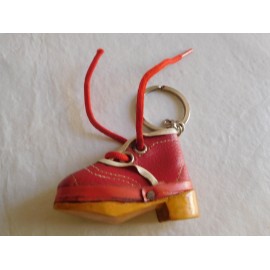 Llavero zapato en piel y madera. Años 60.