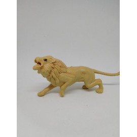 Figura de plástico de un león de Pech. Difícil.