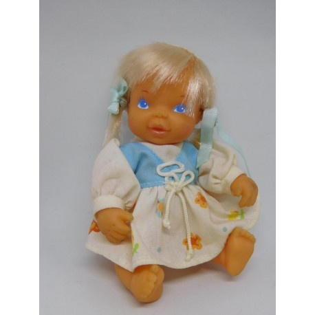 Bonita muñeca de Famosa tipo Barriguitas.