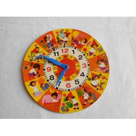 Reloj para aprender las horas con ilustraciones y agujas en plástico. Años 60-70.