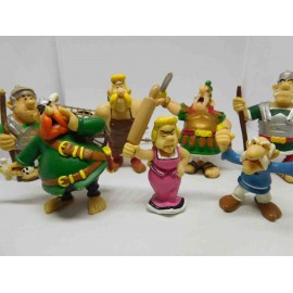 Lote de siete figuras de pvc de Plastoy de la serie Asterix y un carro. Algunos muy difíciles.