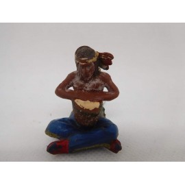 Figura indio con tambor. Goma. Años 50. Fabricado por gama. Ref 35