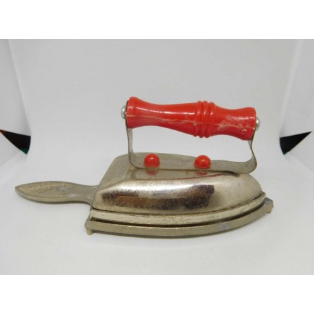 Plancha de juguete con soporte de Joal. Años 50