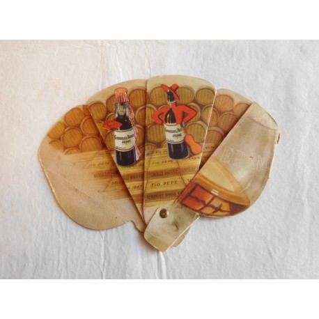 Antigua publicidad de vinos y coñac de Jerez de Gonzalez Byass. Tío Pepe en forma de abanico.