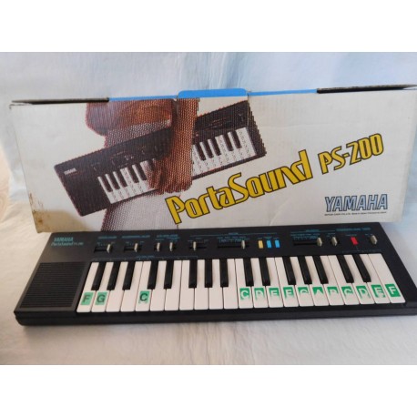 Organo Yamaha PS200 PortaSound. Años 80. En caja.