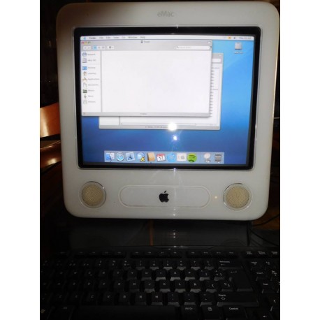 Ordenador Emac de Apple. Rareza se fabricaron pocas unidades. Funcionando.