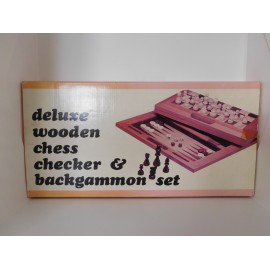 Magnifico juego tallado en madera de Ajedrez, Damas y Backgammon. Nuevo.