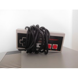 Consola Clónica Nes con 168 juegos con mando original Nintendo. Con conexiones a red y TV.