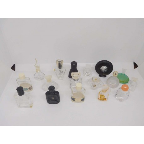 Lote de 17 miniaturas de perfume. Todas vacías.