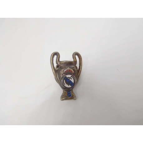 Pin de solapa de la 8 Copa de Europa. Real Madrid.