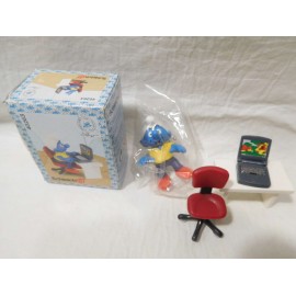 Caja con figura de PVC de pitufo oficinista. Nuevo.