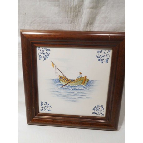 Bonito cuadro de azulejo antiguo con pescador. Castellón.