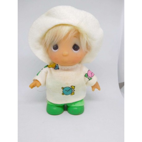 Pequeña muñeca años 80.