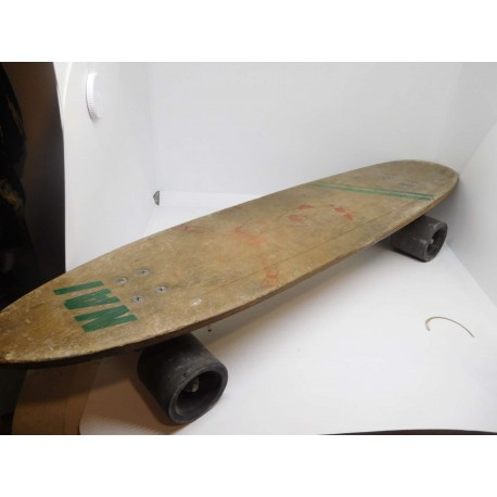 Antiguo monopatín en madera. Marca Nai. España.
