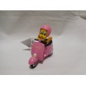 Figura pvc  Piolin montado en moto Vespa. Versión rosa. Warner Bross. Nuevo.