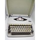 Maquina de escribir Adler Tippa. Años 60. En color blanco. Doble tinta. Con funda. Funciona.