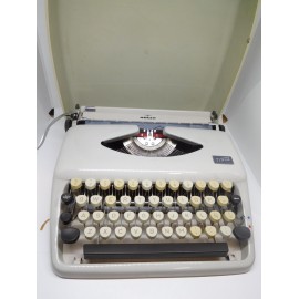 Maquina de escribir Adler Tippa. Años 60. En color blanco. Doble tinta. Con funda. Funciona.