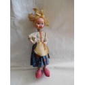 Muñeca en paja o serrín con cara en celuloide. Años 40-50.