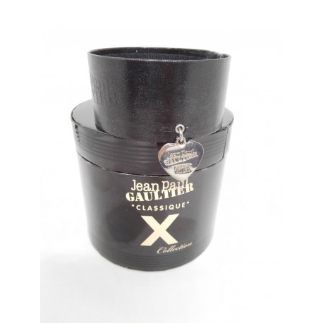 Brazalete con colgante de Jean Paul Gaultier en caja. Nuevo.