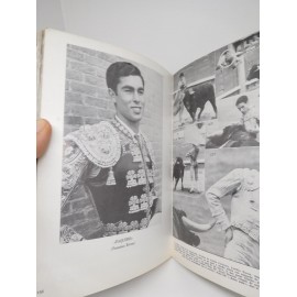Libro Crónica Taurina Gráfica de 1969. 631 fotos. F. Botán Mon y F. Botán Castillo. 1969.