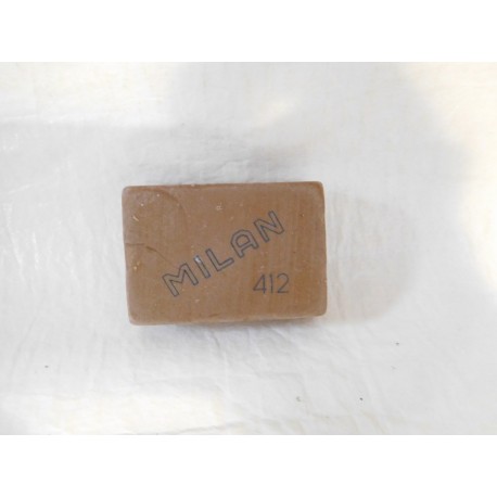 Goma de borrar pequeña años 70. Milan 412 esquinas rectas. Sin usar.