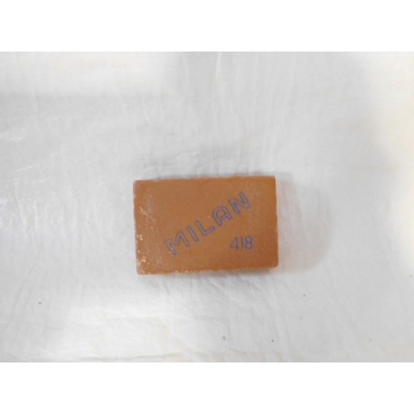 Goma de borrar pequeña años 70. Milan 406 grande. Sin usar.