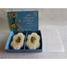 Caja con dos jabones perfumados y decorados antiguos Bouquet pansies de Avon. Años 60