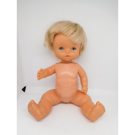 Muñeca chiquitina rubia de Famosa. Años 80. Bien conservada.