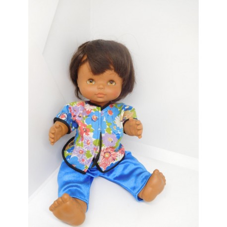 Muñeco chiquitín negro de Famosa. Años 80. Con conjunto original. Bien conservado.