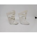 Par de botas blancas troqueladas de Nancy. Años 70. Conjunto minishort. Originales.