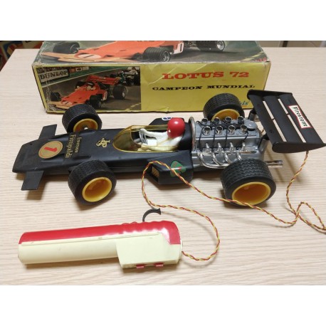 Coche Formula I Lotus 72. Sanchis. Emerson Fitipaldi. Funcionando con caja. Cabledirigido.