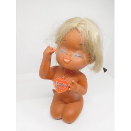 Bonita muñeca erótica años 60. Tipo Hawaina, semidesnuda, vestida solo con toalla. Hong Kong.