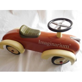 Precioso coche estilo Vintage Imaginarium con volante. Para impulsarse con los pies.